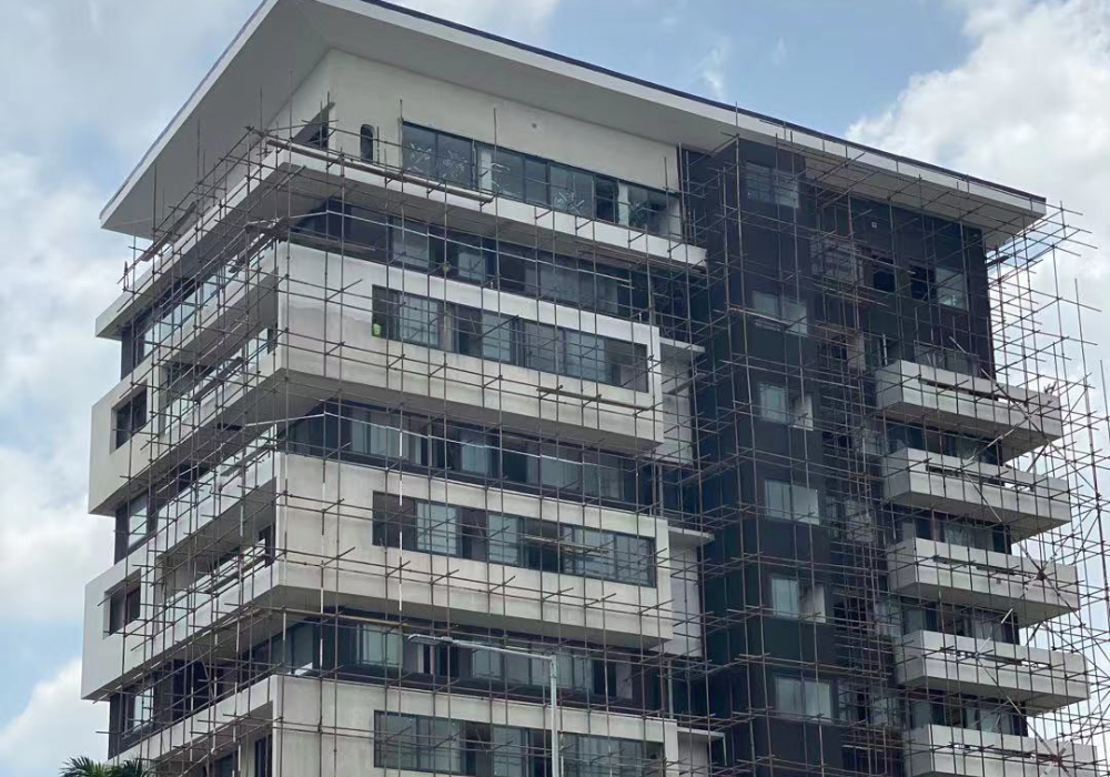 Tower Cascades in costruzione con impalcature