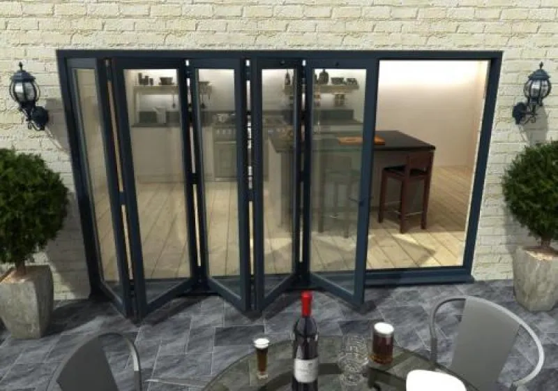 접이식 알루미늄 유리문이 현대식 주방 공간으로 열립니다.