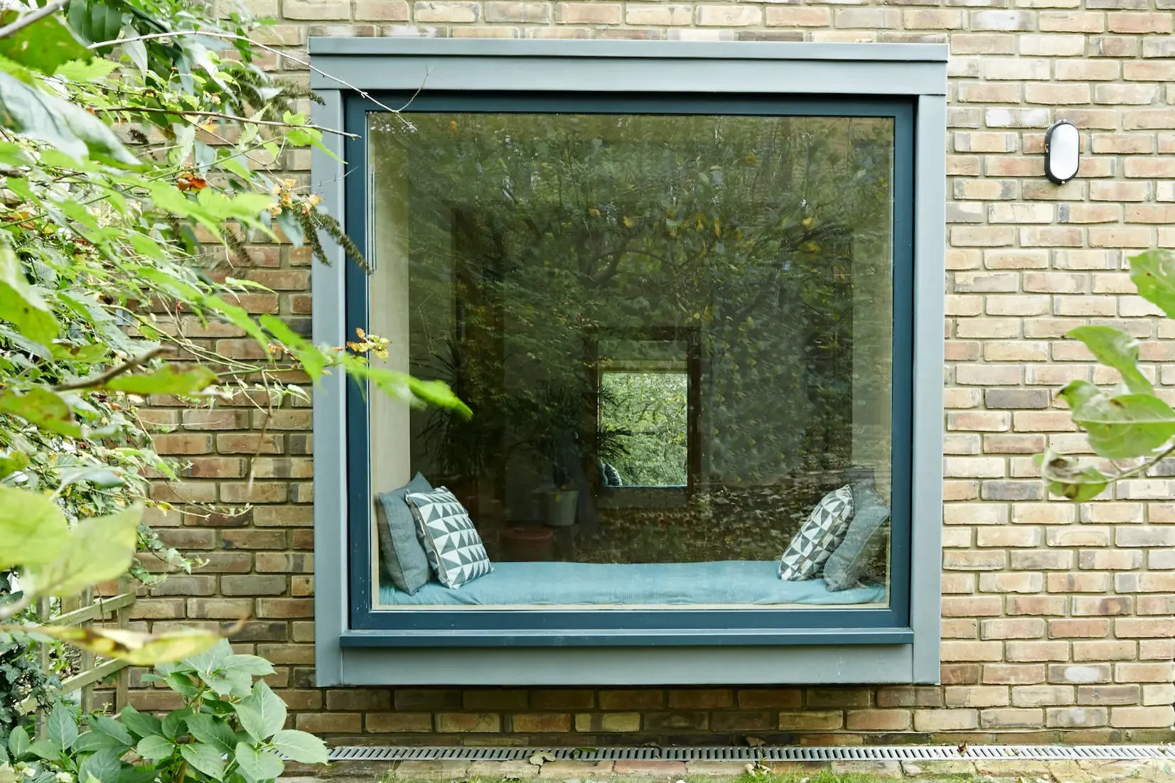 오리엘 스타일 윗층 베이윈도우 외관