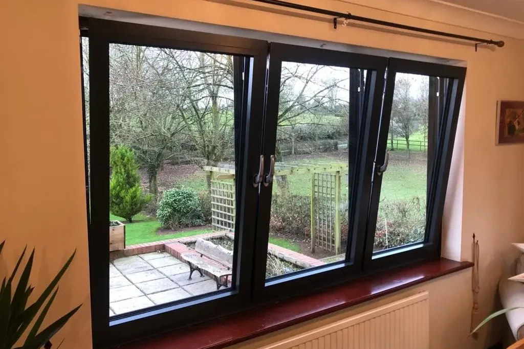 Finestre a triplo pannello con anta ribalta e ribalta