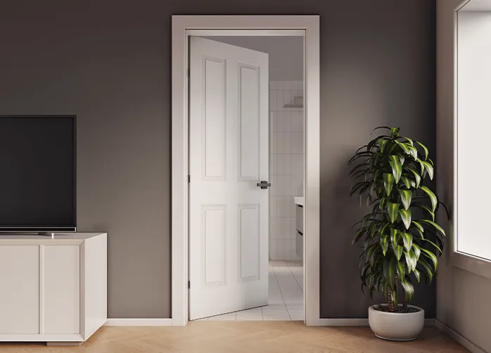 Крытый выставочный зал, демонстрирующий различные стили панельных дверей