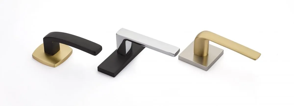 Poignées de porte modernes à finition mixte en or, noir et argent