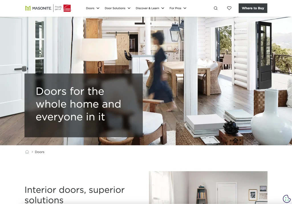 Masonite — один из производителей стеклопластиковых дверей.