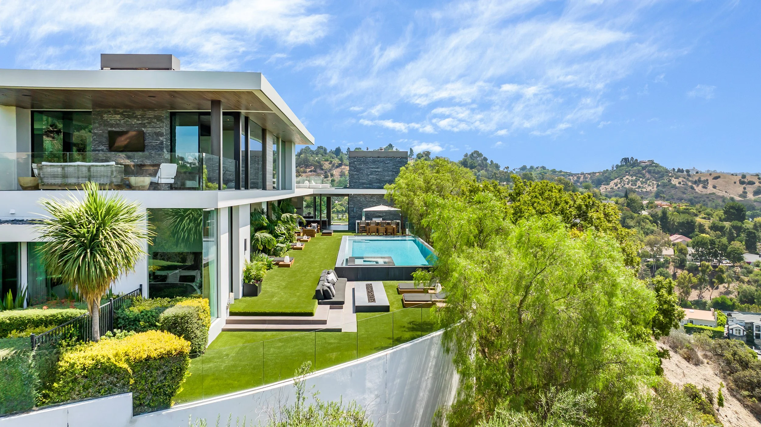 Ideas de villas de lujo con vistas panorámicas y orientación a la cima de la colina