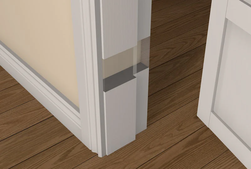 Détail d'angle du cadre de porte à feuillure avec marche encastrée