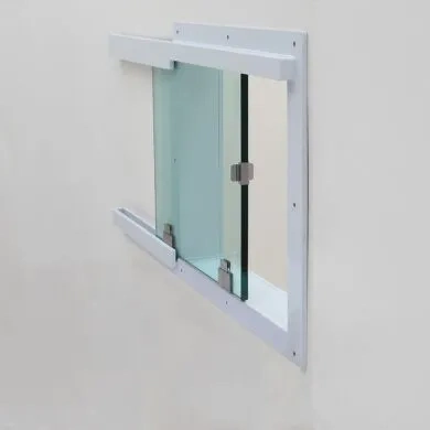 Ventana deslizante de paso de servicio