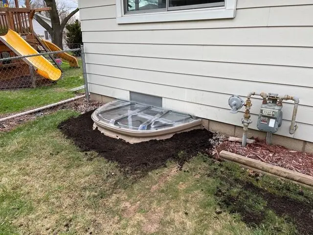 Basement egress window with covered plastic well