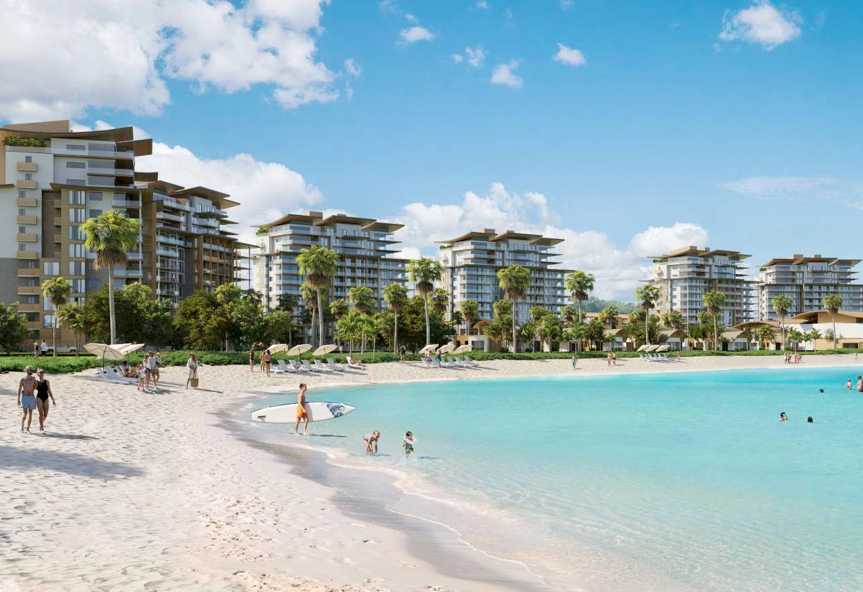 Famille profitant de la plage de sable et de l'océan