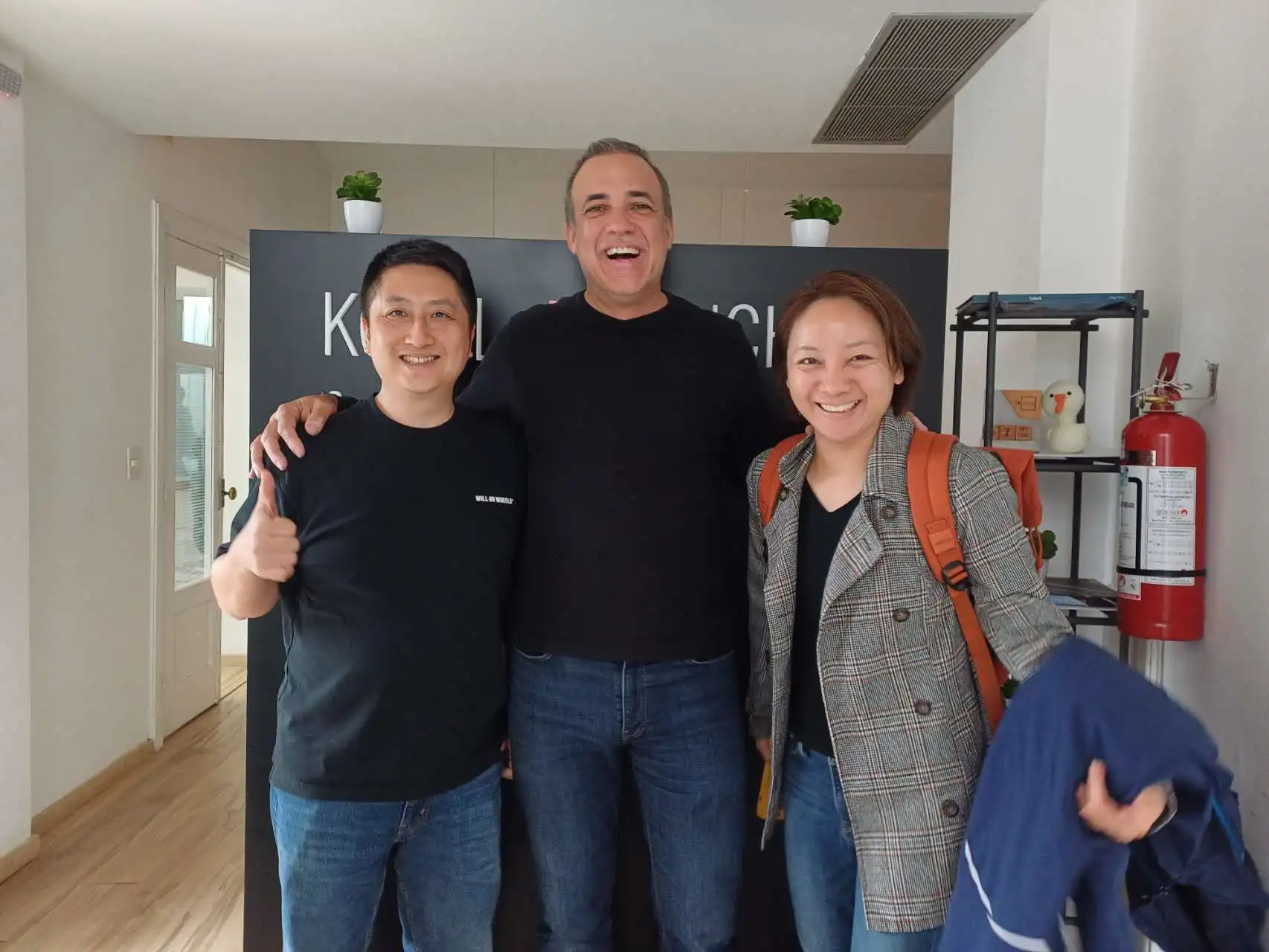 Foto di collaborazione di squadra al progetto scolastico dell'Uruguay