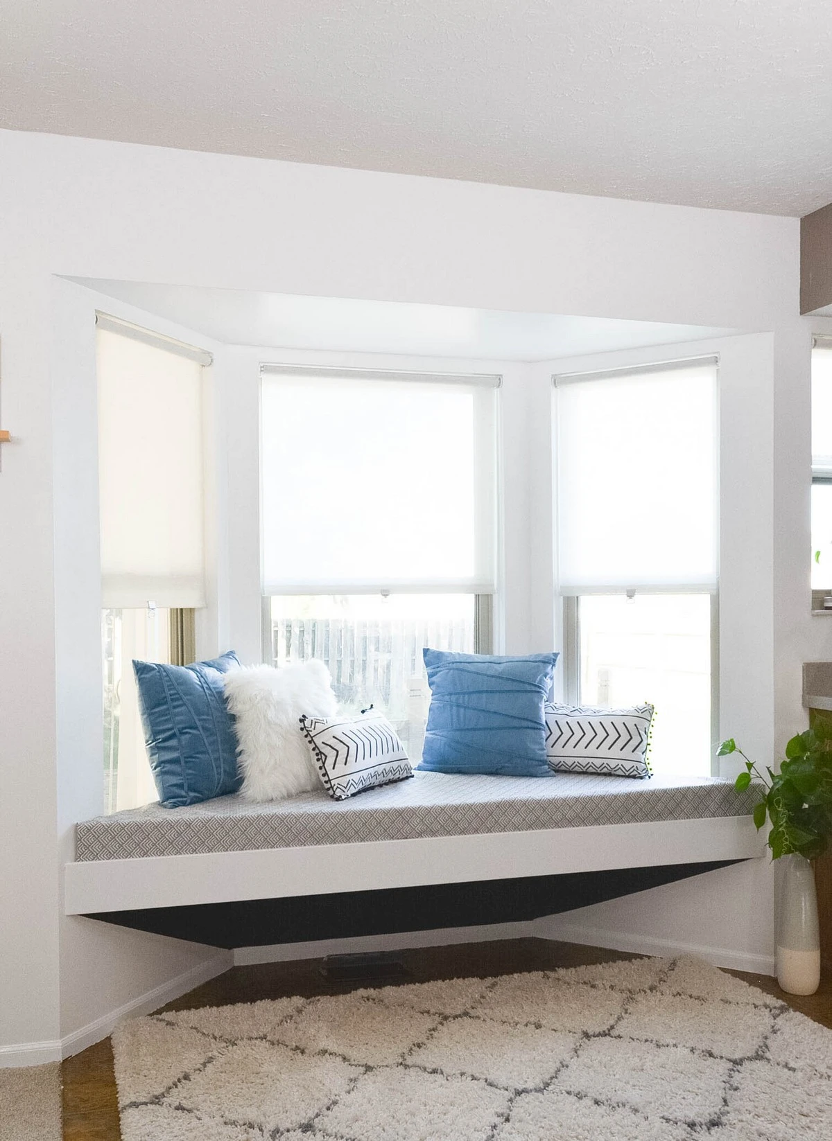 懸浮式靠窗座位 懸臂式長椅 靠窗座位創意