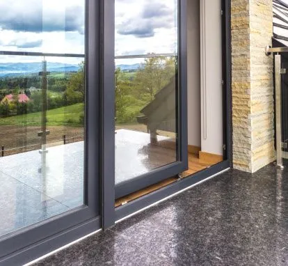 باب زجاجي قابل للإمالة والانزلاق بإطار ألومنيوم حديث