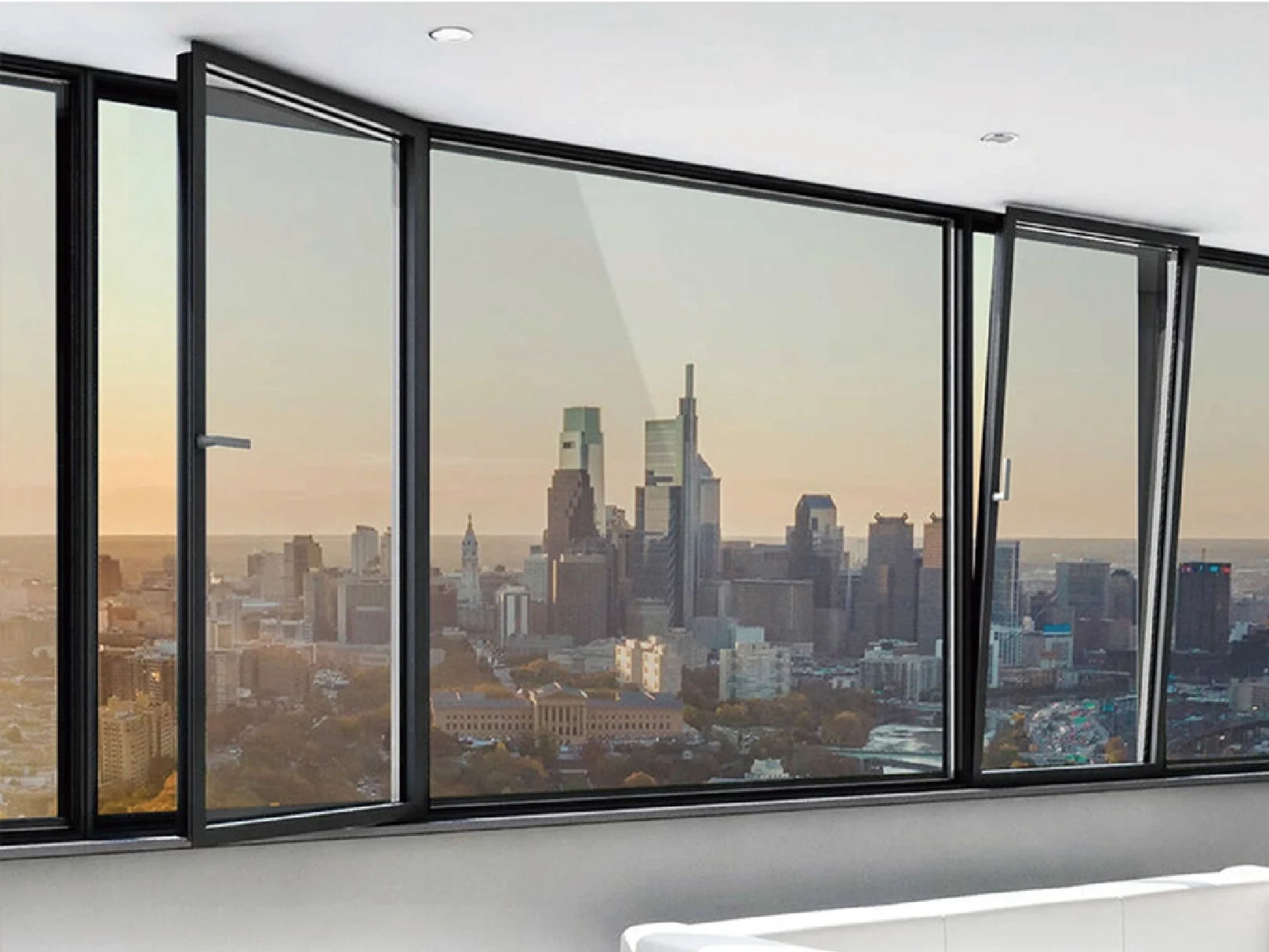 Finestra basculante e girevole A80T con vista panoramica sulla città