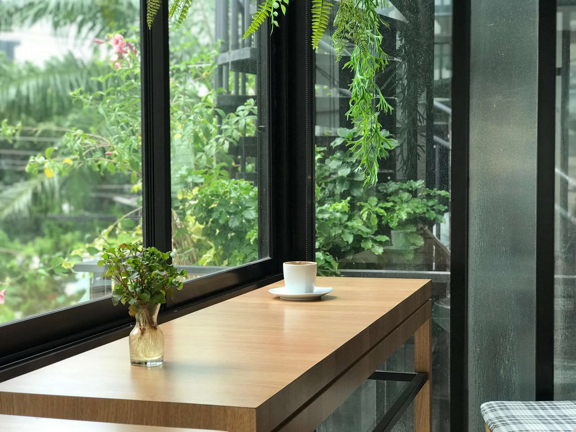 ベンチ付きスライディングウィンドウ