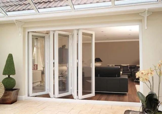 Portes pliantes en PVC - Qu'est-ce qu'une porte pliante ? Types, dimensions et guide d'achat 2026 - APRO portes pliantes en PVC