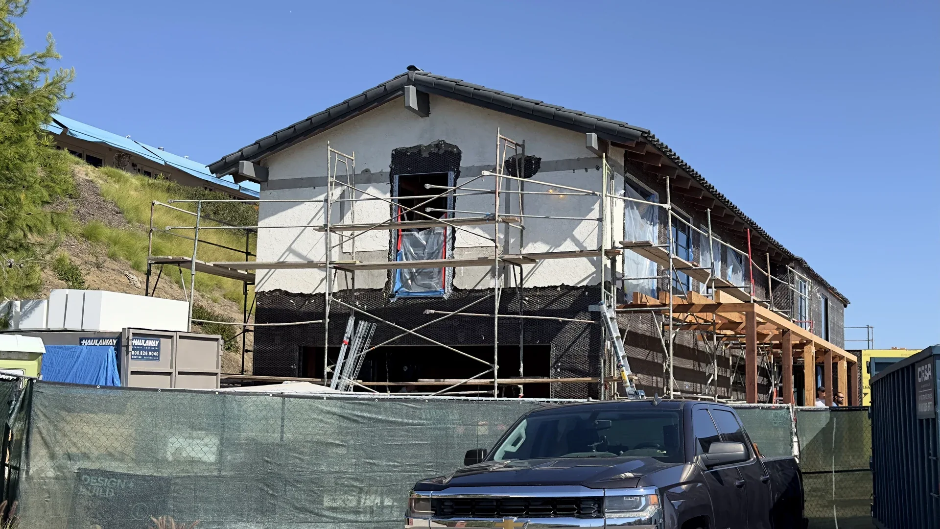 Contemporary luxury estate exterior facade in Dana Point California featuring APRO custom aluminum window systems